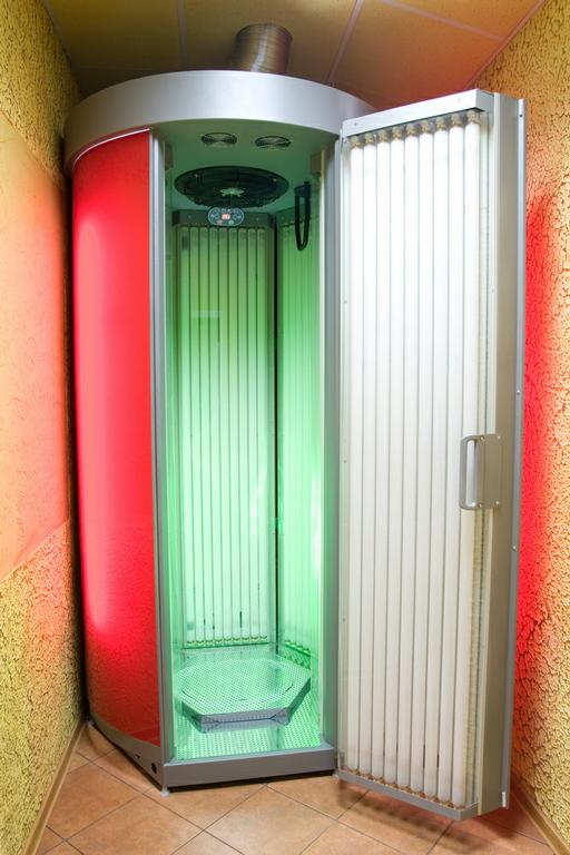 Vertical solarium