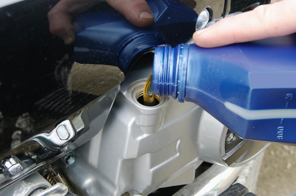 Fill oil to the engine